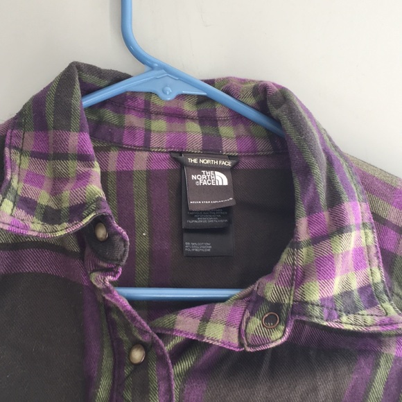 Cute burgundy north flannel - Picture 2 of 2